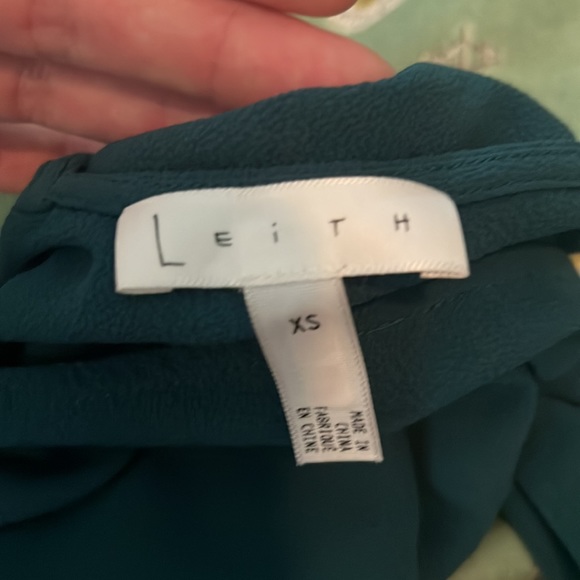 ‘’Leith” Nordstrom tank shirt / blouse - Picture 3 of 3